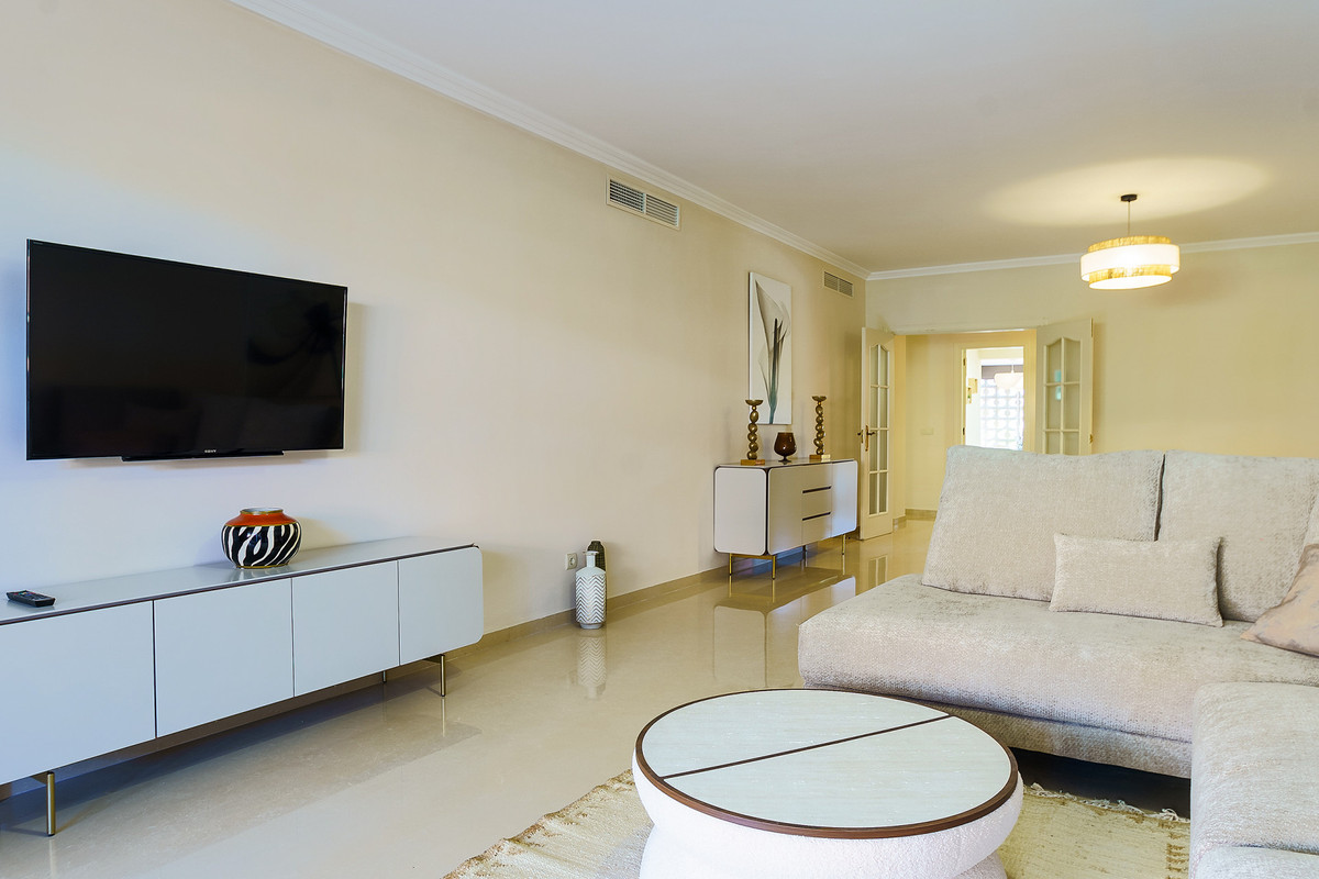 2 Bed Apartment for sale in Puerto Banús Costa Del Sol, Málaga, Spain