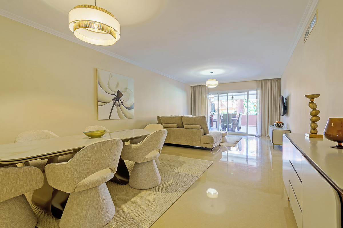 2 Bed Apartment for sale in Puerto Banús Costa Del Sol, Málaga, Spain