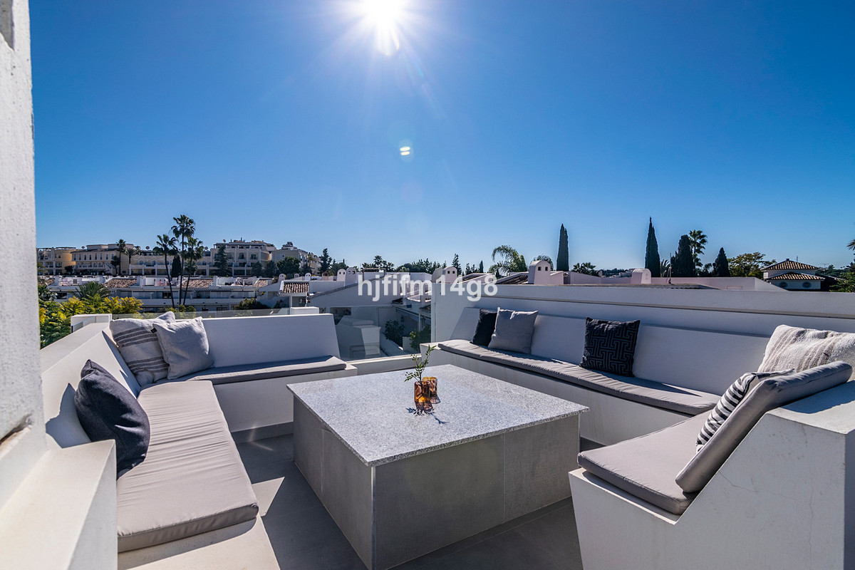3 Bed Apartment for sale in Nueva Andalucía Costa Del Sol, Málaga, Spain