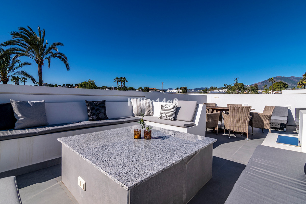 3 Bed Apartment for sale in Nueva Andalucía Costa Del Sol, Málaga, Spain