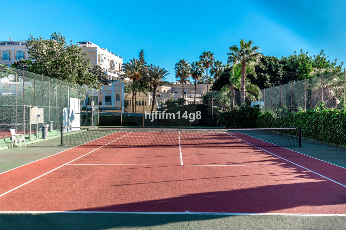 3 Bed Apartment for sale in Nueva Andalucía Costa Del Sol, Málaga, Spain