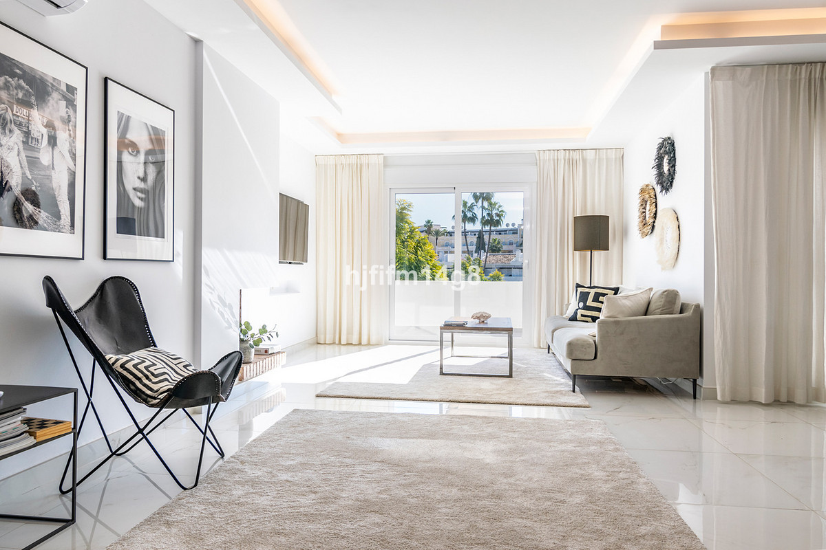 3 Bed Apartment for sale in Nueva Andalucía Costa Del Sol, Málaga, Spain
