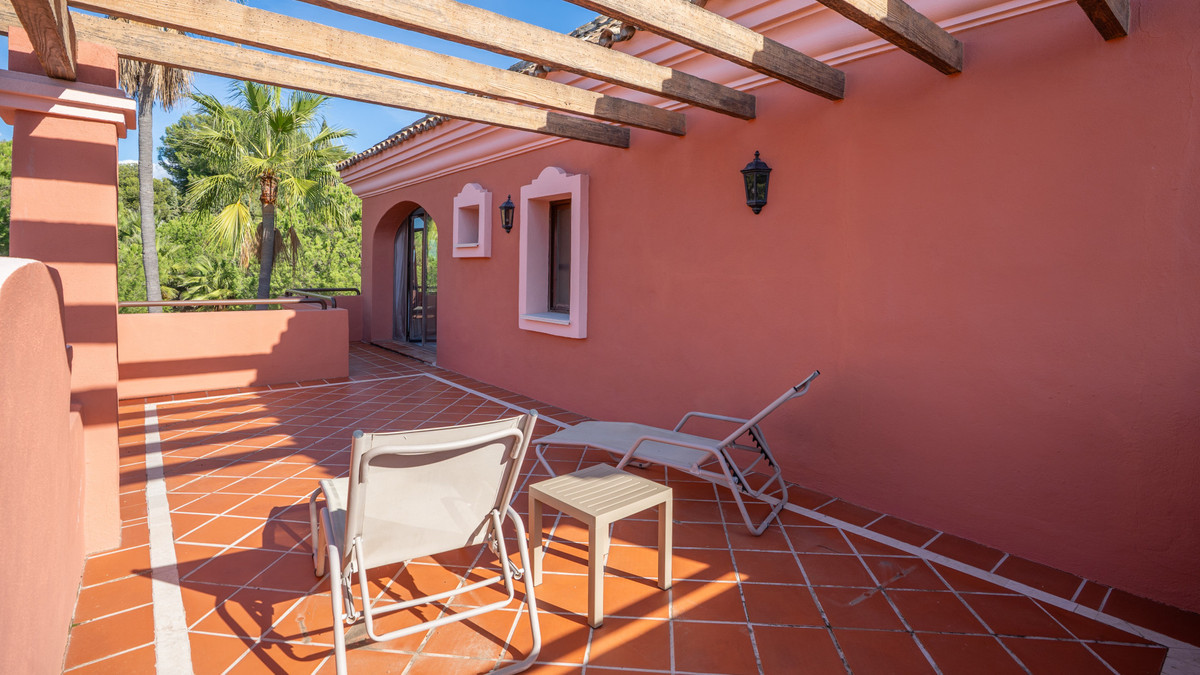 2 Bed Apartment for sale in Puerto Banús Costa Del Sol, Málaga, Spain