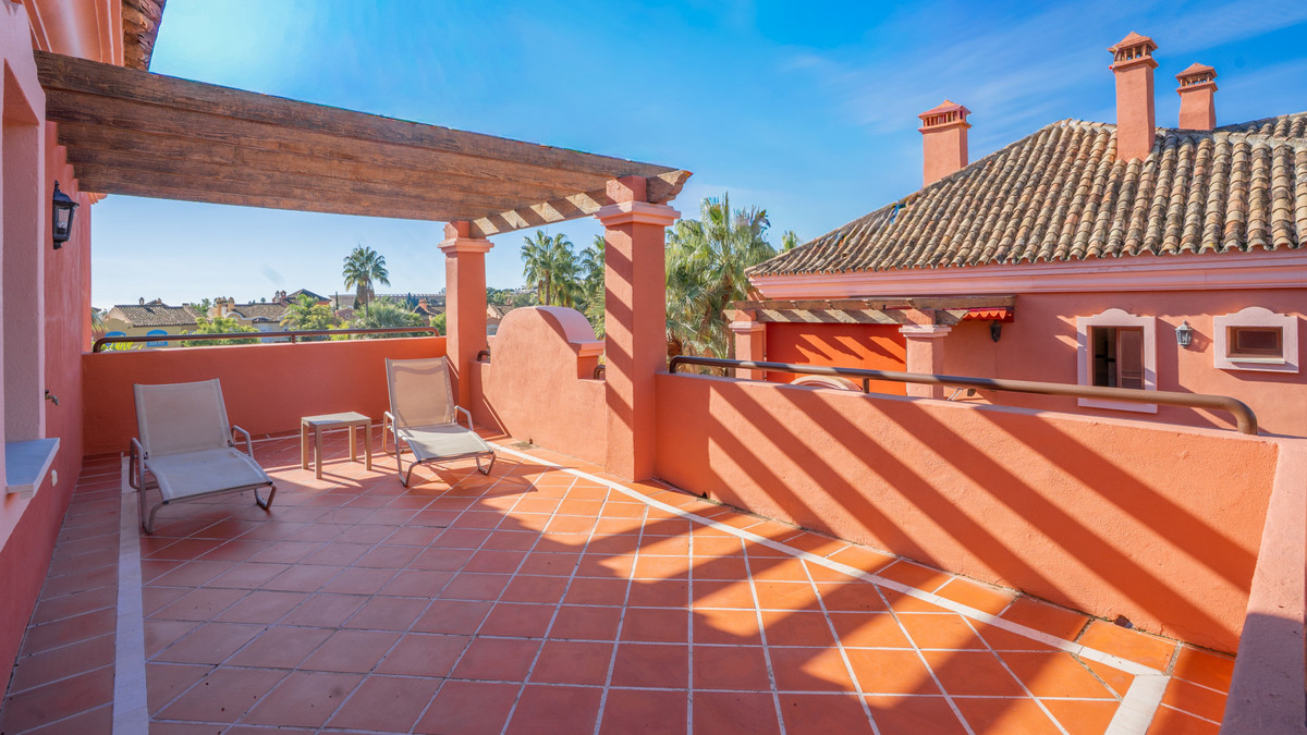 2 Bed Apartment for sale in Puerto Banús Costa Del Sol, Málaga, Spain