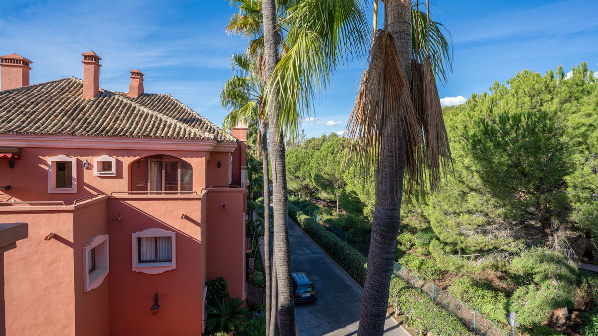 2 Bed Apartment for sale in Puerto Banús Costa Del Sol, Málaga, Spain