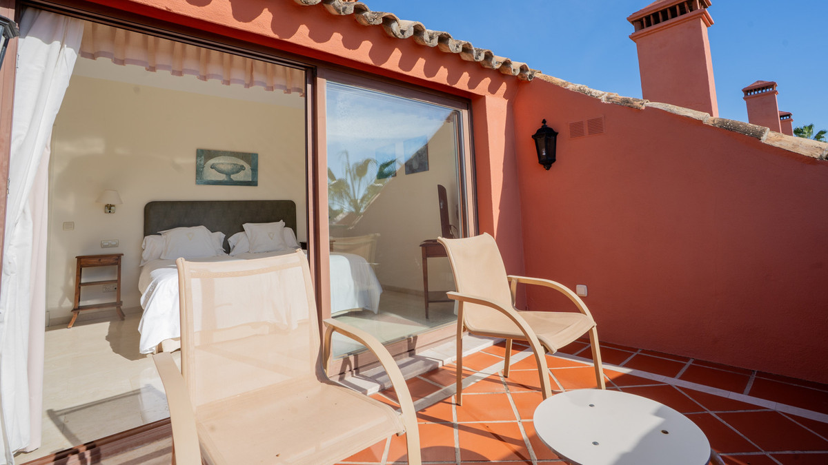 2 Bed Apartment for sale in Puerto Banús Costa Del Sol, Málaga, Spain