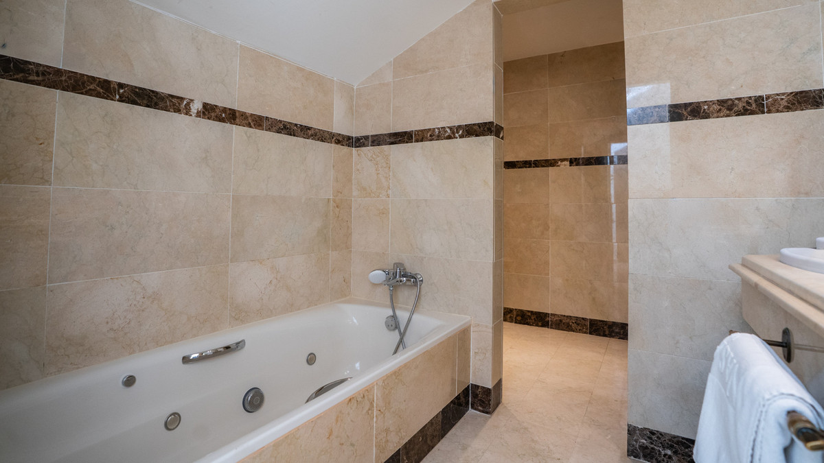 2 Bed Apartment for sale in Puerto Banús Costa Del Sol, Málaga, Spain