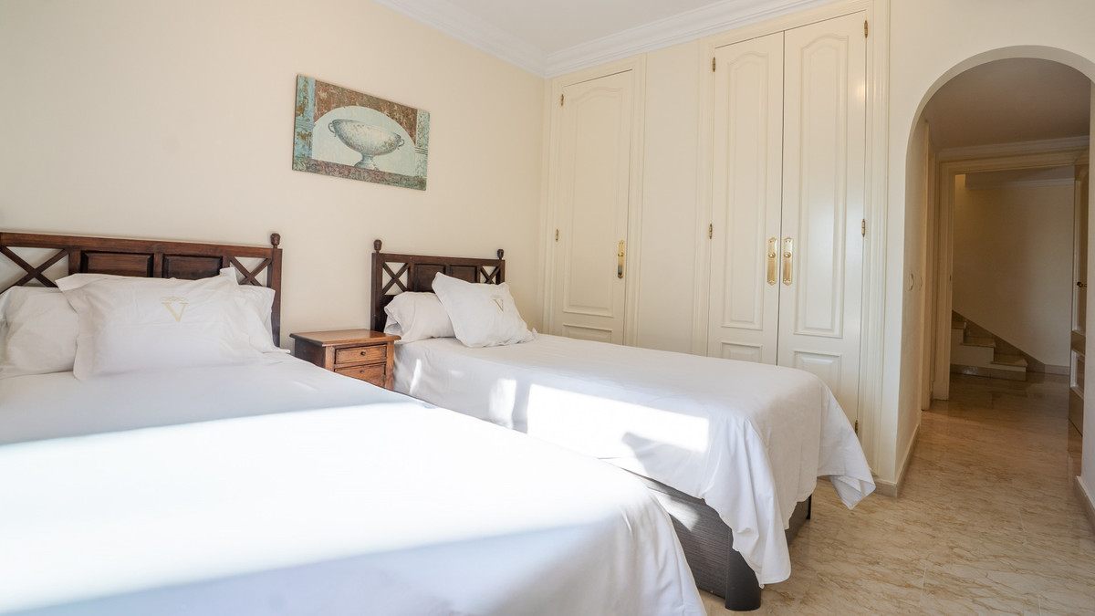 2 Bed Apartment for sale in Puerto Banús Costa Del Sol, Málaga, Spain