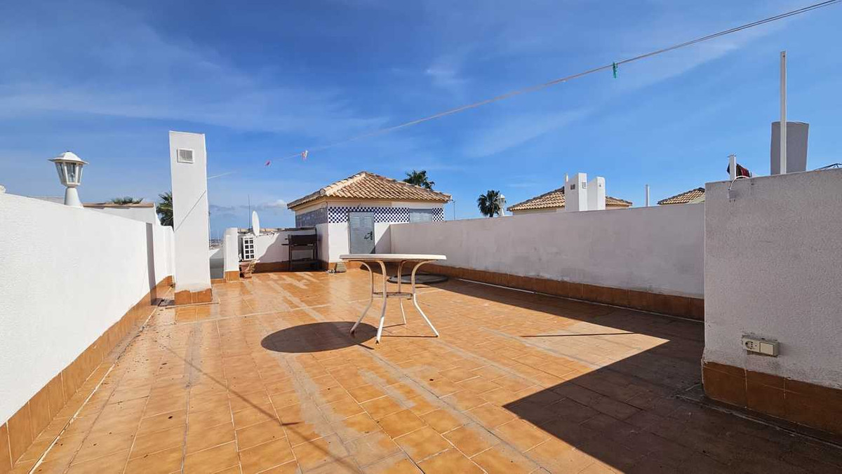 Se vende Apartamento en Planta Última de 2 dormitorios en Costa Blanca, Alicante, España
