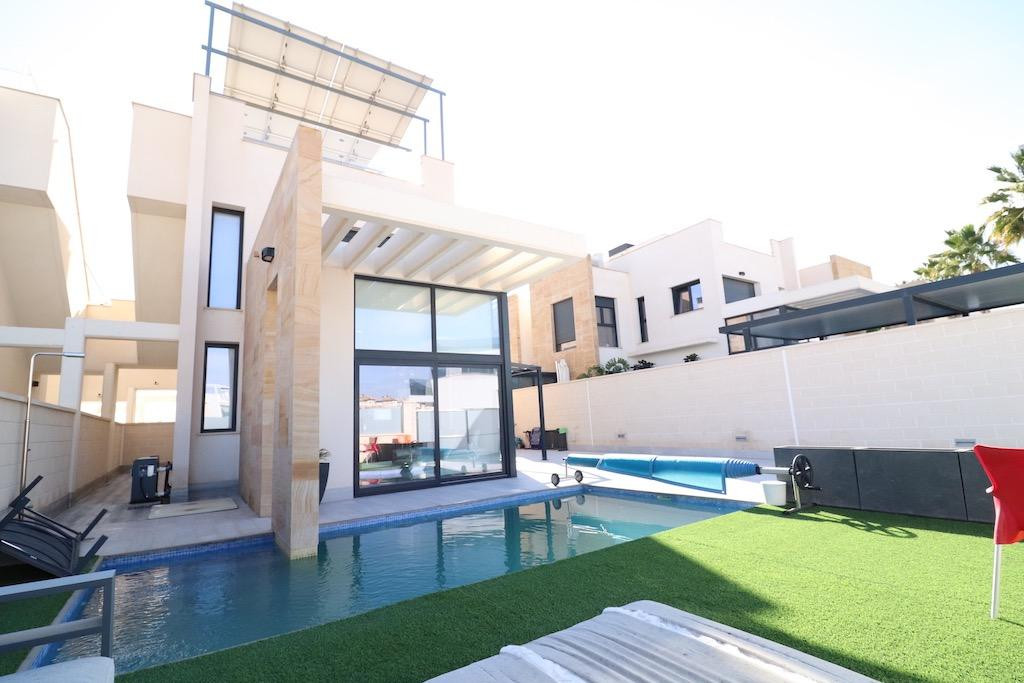 3 Bed Townhouse for sale in Lomas De Cabo Roig Costa Blanca, Alicante, Spain