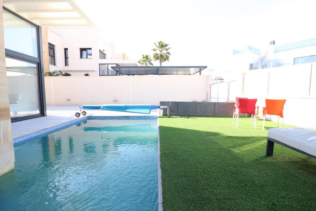 3 Bed Townhouse for sale in Lomas De Cabo Roig Costa Blanca, Alicante, Spain