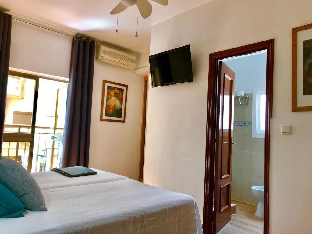 Se vende Hostal de 16 dormitorios en Costa Del Sol, Málaga, España