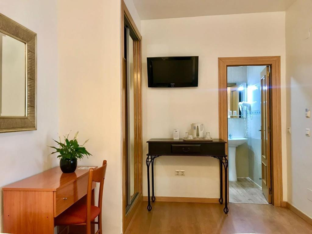 Se vende Hostal de 16 dormitorios en Costa Del Sol, Málaga, España