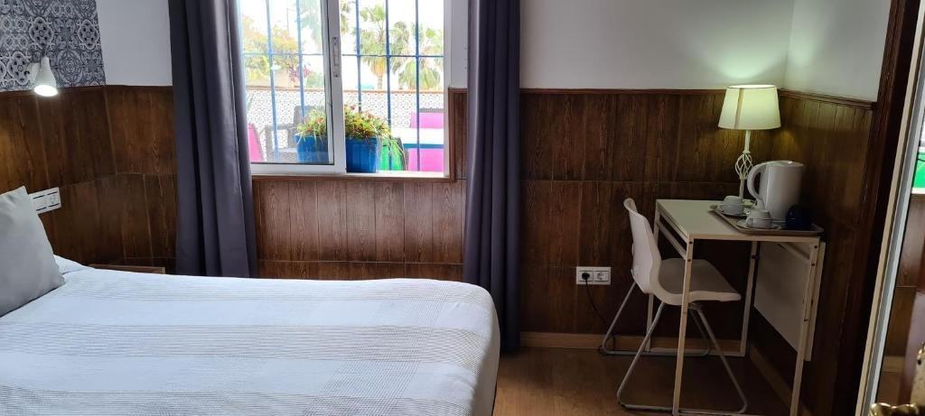 Se vende Hostal de 16 dormitorios en Costa Del Sol, Málaga, España