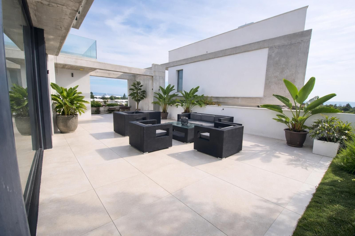 5 Bed Townhouse for sale in Nueva Andalucía Costa Del Sol, Málaga, Spain