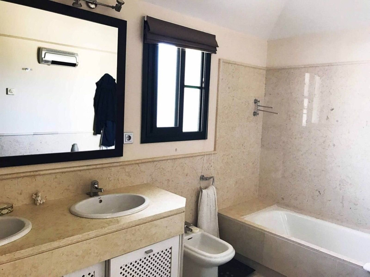 3 Bed Apartment for sale in Benahavís Costa Del Sol, Málaga, Spain