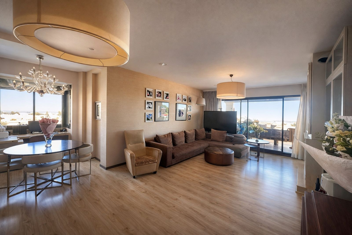 3 Bed Apartment for sale in Benahavís Costa Del Sol, Málaga, Spain