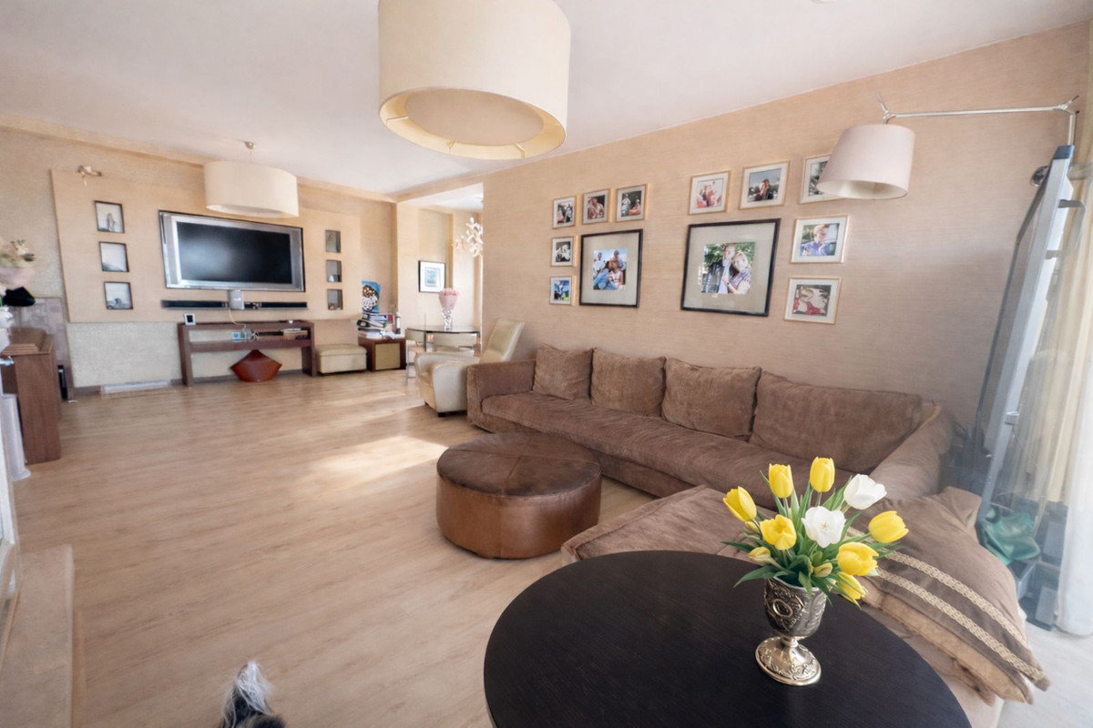 3 Bed Apartment for sale in Benahavís Costa Del Sol, Málaga, Spain
