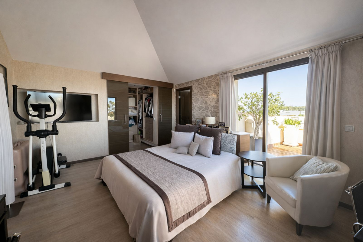 3 Bed Apartment for sale in Benahavís Costa Del Sol, Málaga, Spain