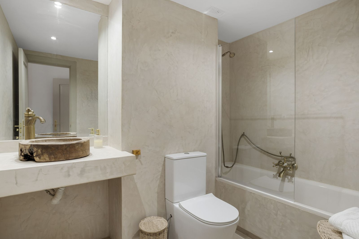 Se vende Apartamento Planta Media de 2 dormitorios en Costa Del Sol, Málaga, España