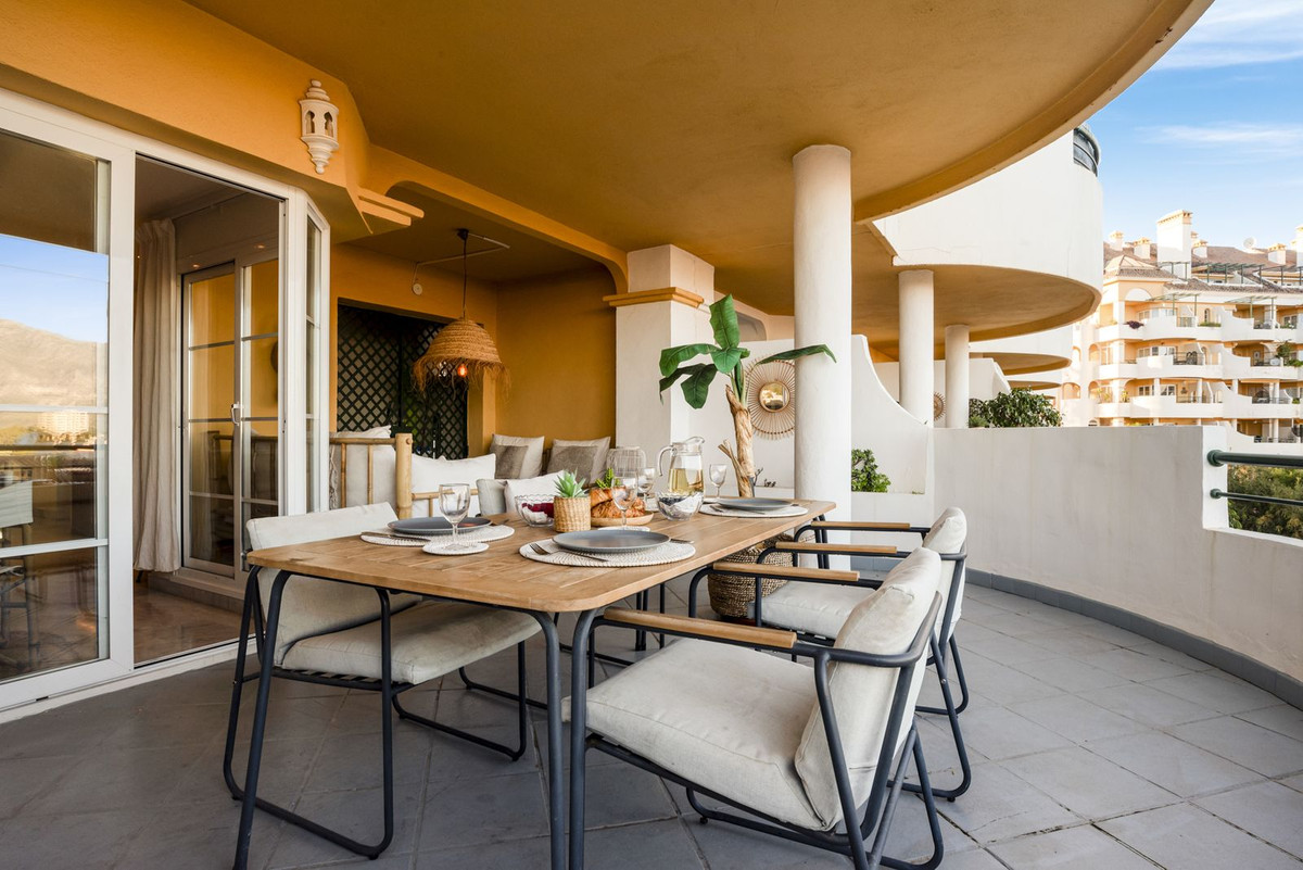 Se vende Apartamento Planta Media de 2 dormitorios en Costa Del Sol, Málaga, España