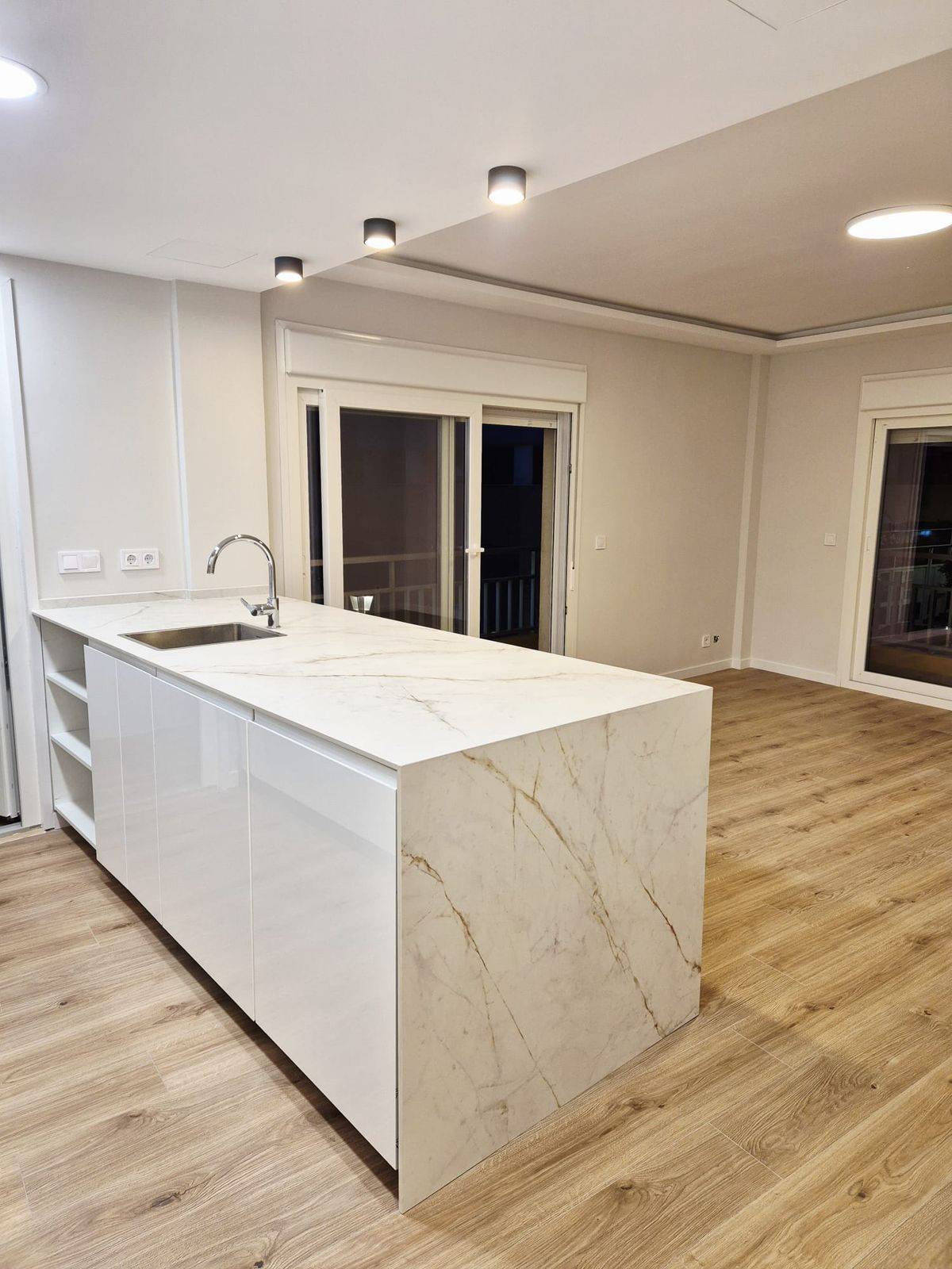 Se vende Apartamento Planta Media de 3 dormitorios en Costa Del Sol, Málaga, España