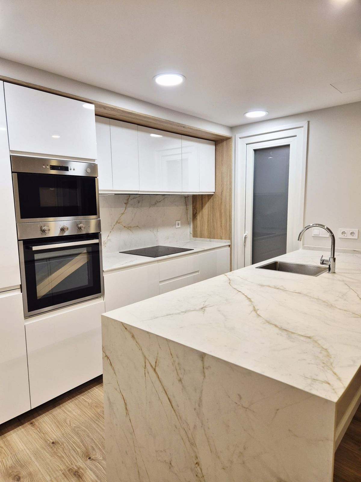 Se vende Apartamento Planta Media de 3 dormitorios en Costa Del Sol, Málaga, España