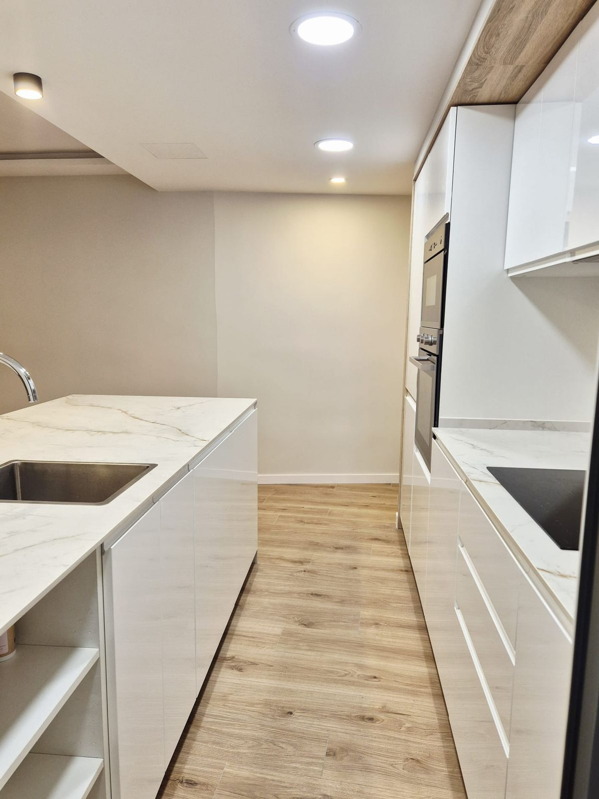 Se vende Apartamento Planta Media de 3 dormitorios en Costa Del Sol, Málaga, España