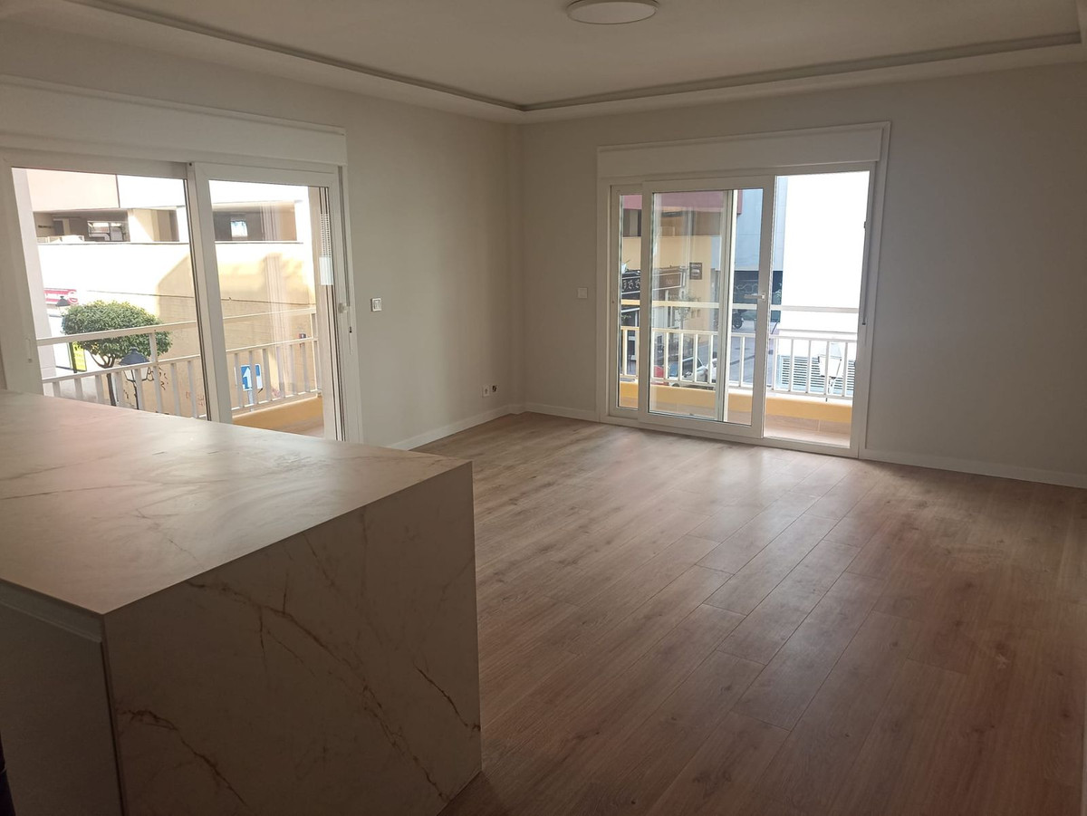 Se vende Apartamento Planta Media de 3 dormitorios en Costa Del Sol, Málaga, España