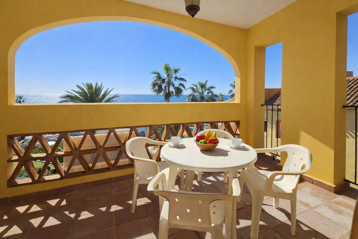 2 Bed Apartment for sale in Calahonda Costa Del Sol, Málaga, Spain