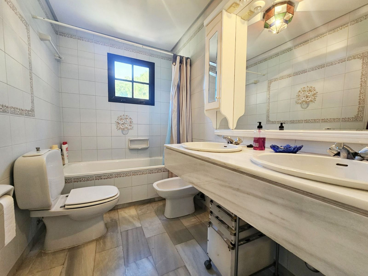 2 Bed Apartment for sale in Calahonda Costa Del Sol, Málaga, Spain