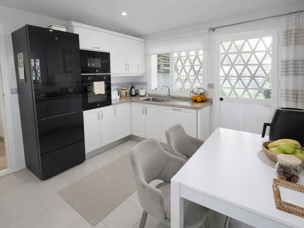 2 Bed Apartment for sale in Elviria Costa Del Sol, Málaga, Spain