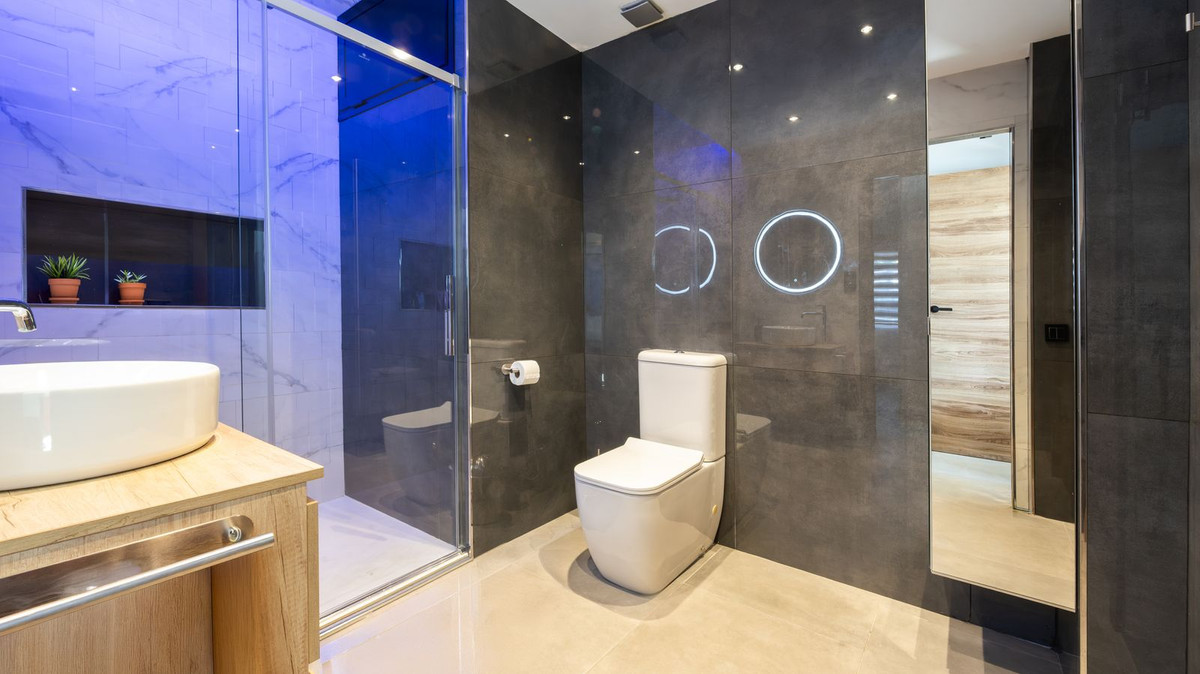 Se vende Villa - Chalet de 3 dormitorios en Costa Del Sol, Málaga, España