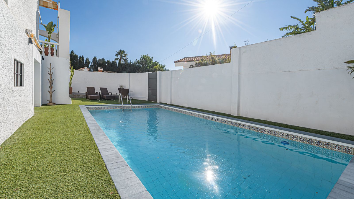 Se vende Villa - Chalet de 3 dormitorios en Costa Del Sol, Málaga, España