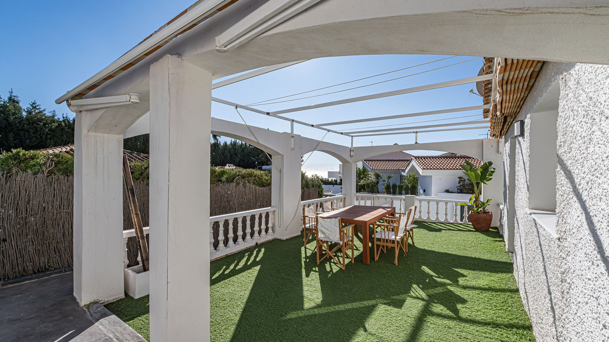 Se vende Villa - Chalet de 3 dormitorios en Costa Del Sol, Málaga, España