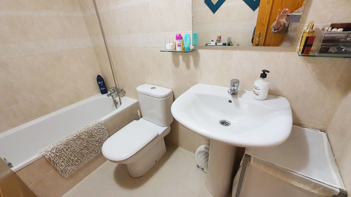 1 Bed Apartment for sale in Los Pacos Costa Del Sol, Málaga, Spain