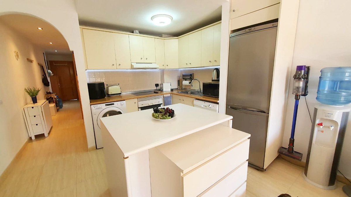 1 Bed Apartment for sale in Los Pacos Costa Del Sol, Málaga, Spain