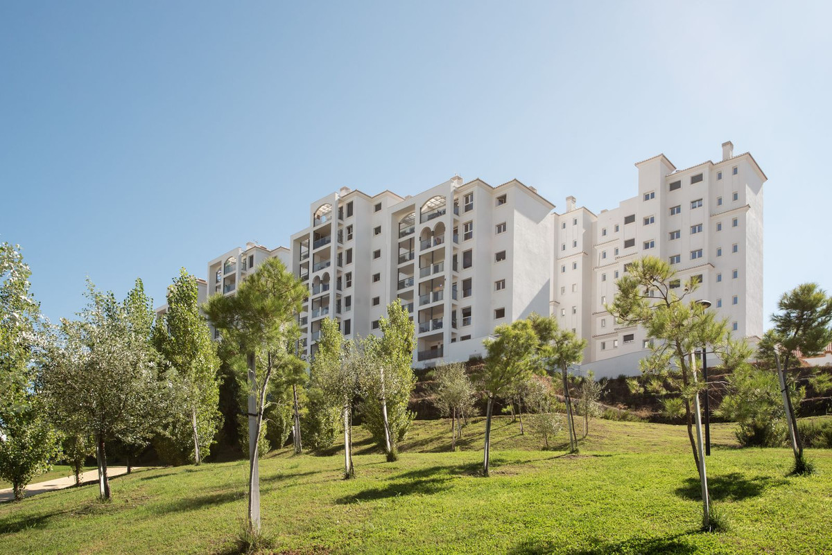2 Bed Apartment for sale in Estepona Costa Del Sol, Málaga, Spain