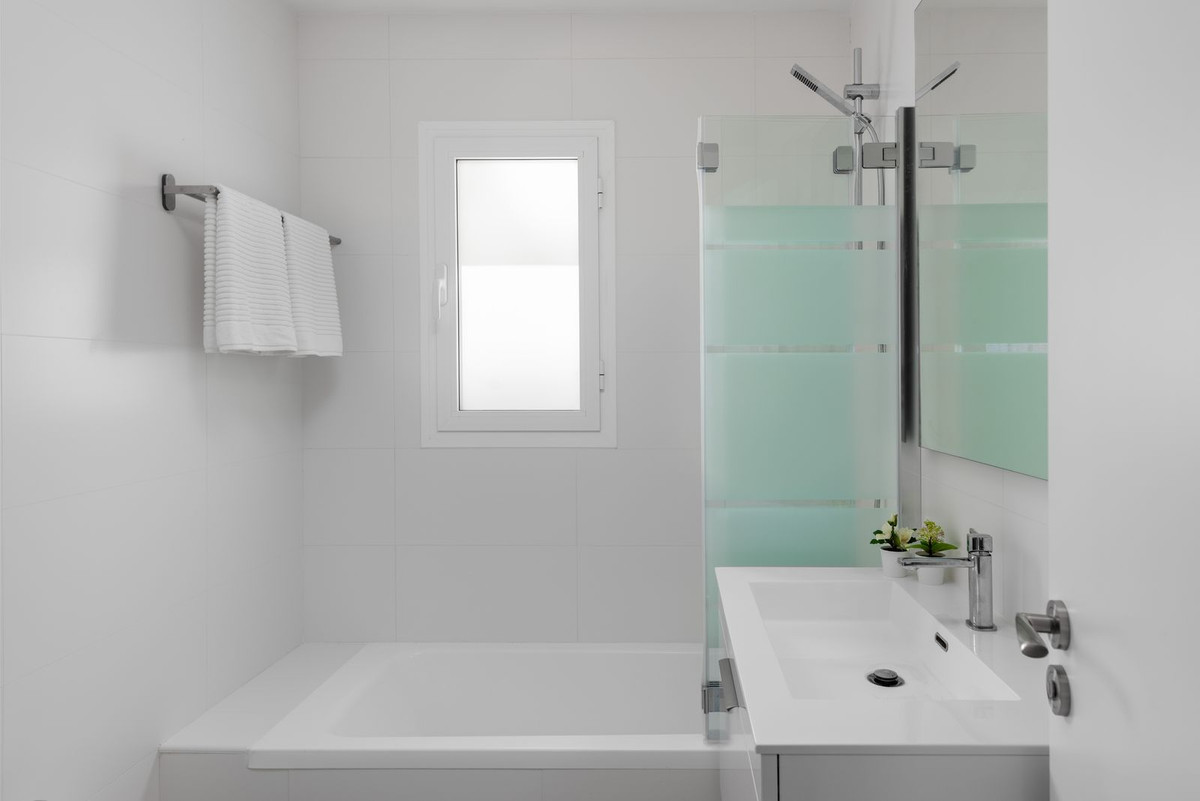 2 Bed Apartment for sale in Estepona Costa Del Sol, Málaga, Spain
