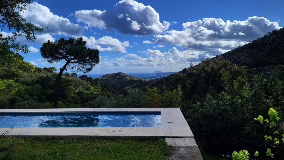 5 Bed Townhouse for sale in Estepona Costa Del Sol, Málaga, Spain