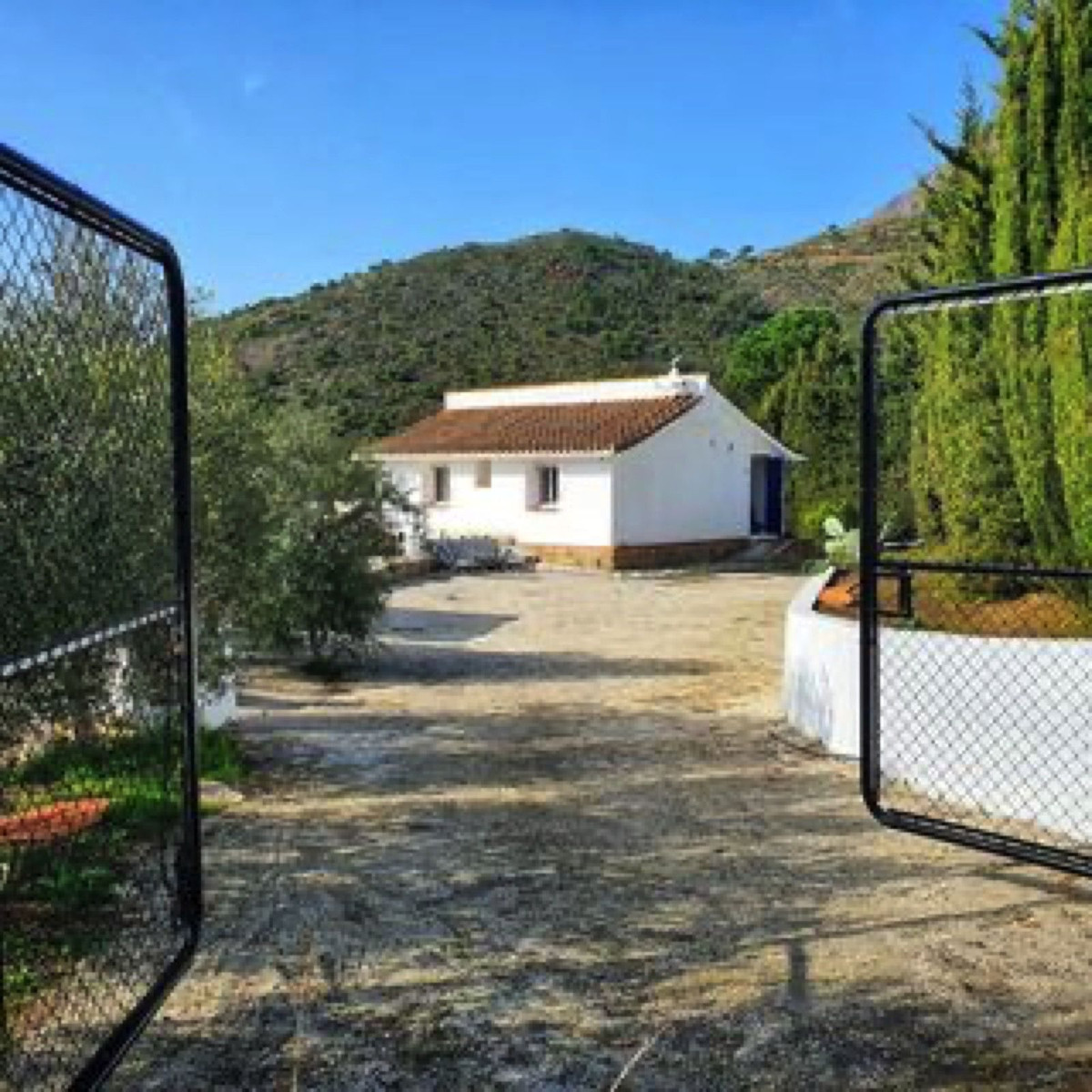 5 Bed Townhouse for sale in Estepona Costa Del Sol, Málaga, Spain