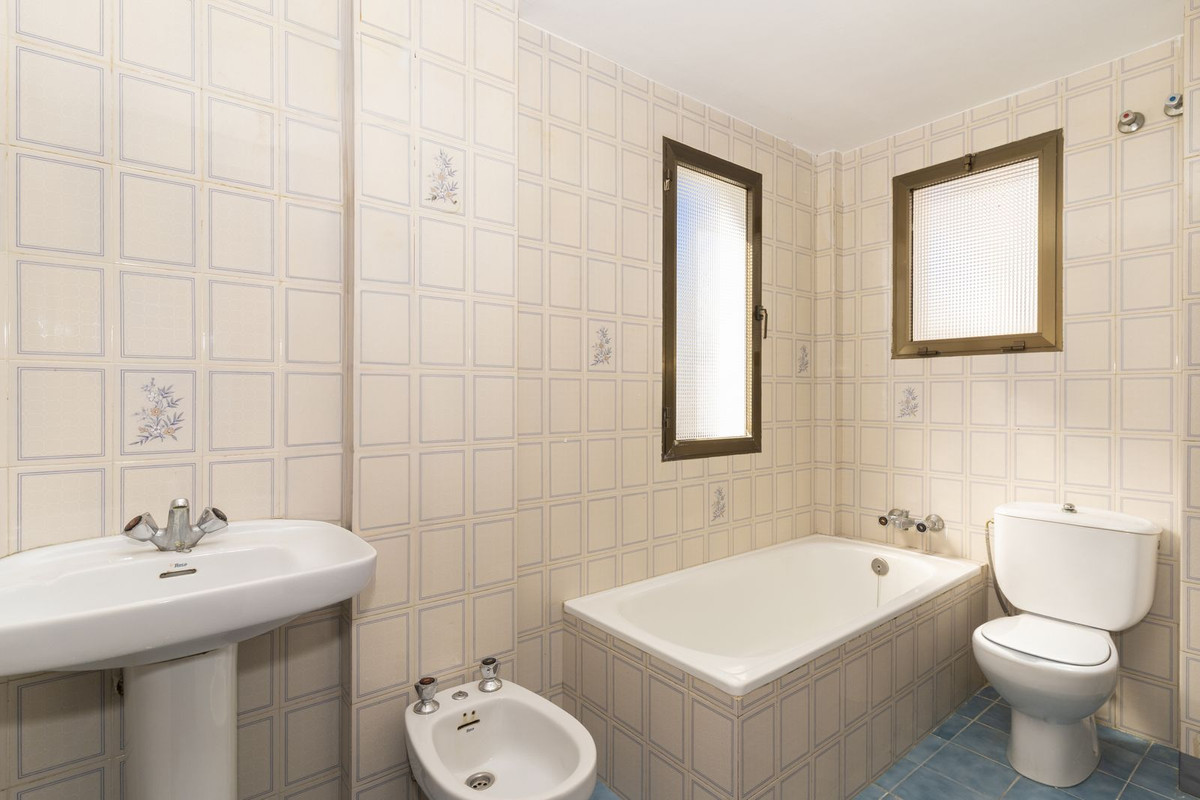 4 Bed Apartment for sale in San Luis De Sabinillas Costa Del Sol, Málaga, Spain
