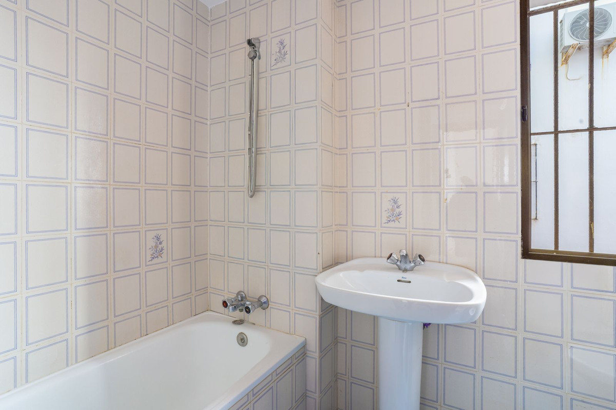 4 Bed Apartment for sale in San Luis De Sabinillas Costa Del Sol, Málaga, Spain
