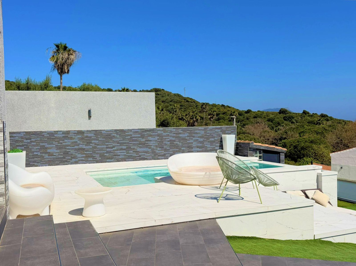 Se vende Villa - Chalet de 3 dormitorios en Costa Del Sol, Cadiz, España