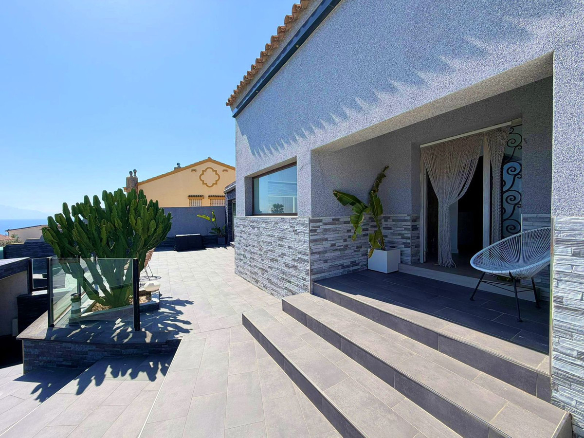 Se vende Villa - Chalet de 3 dormitorios en Costa Del Sol, Cadiz, España