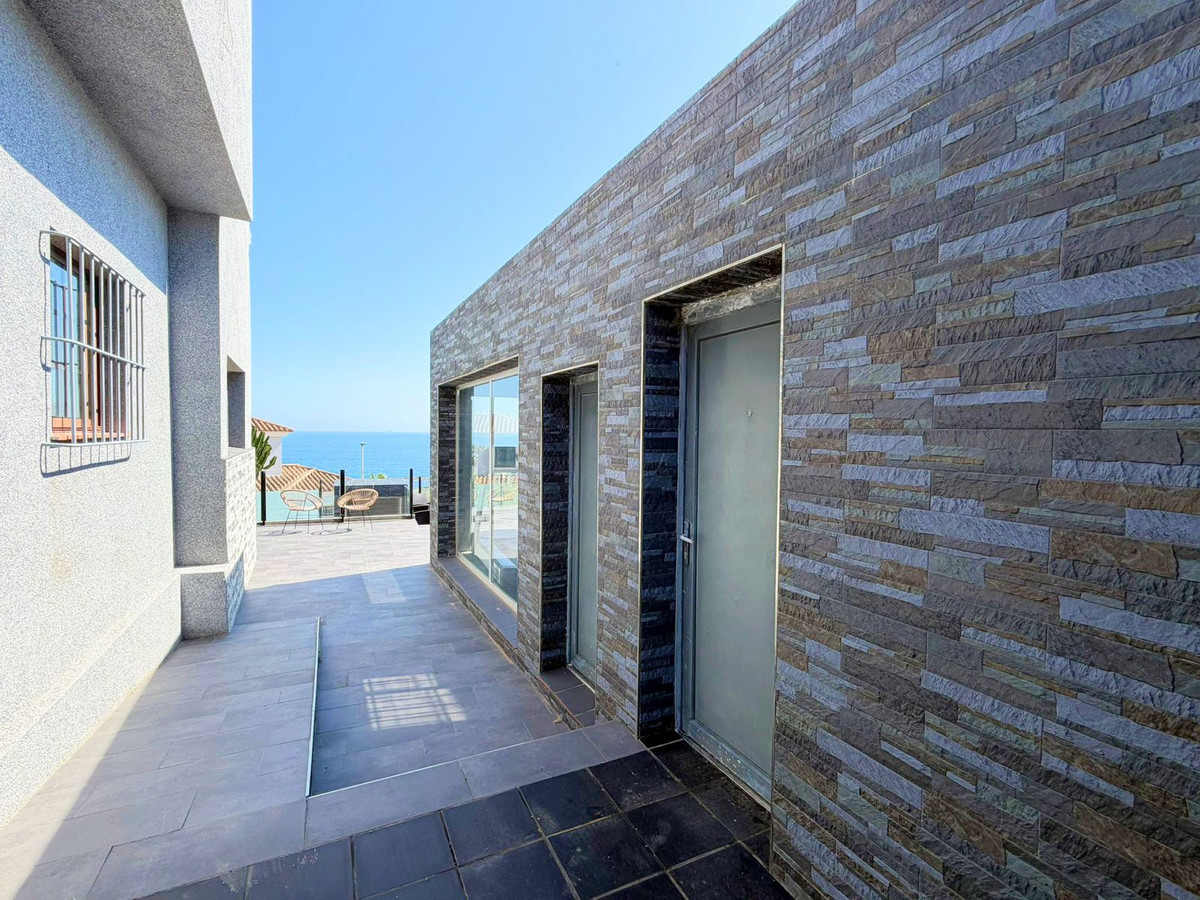 Se vende Villa - Chalet de 3 dormitorios en Costa Del Sol, Cadiz, España