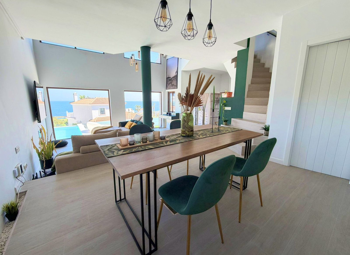 Se vende Villa - Chalet de 3 dormitorios en Costa Del Sol, Cadiz, España