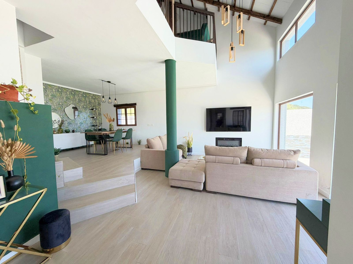 Se vende Villa - Chalet de 3 dormitorios en Costa Del Sol, Cadiz, España