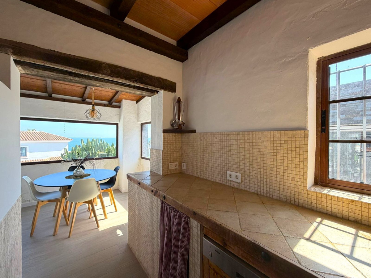 Se vende Villa - Chalet de 3 dormitorios en Costa Del Sol, Cadiz, España