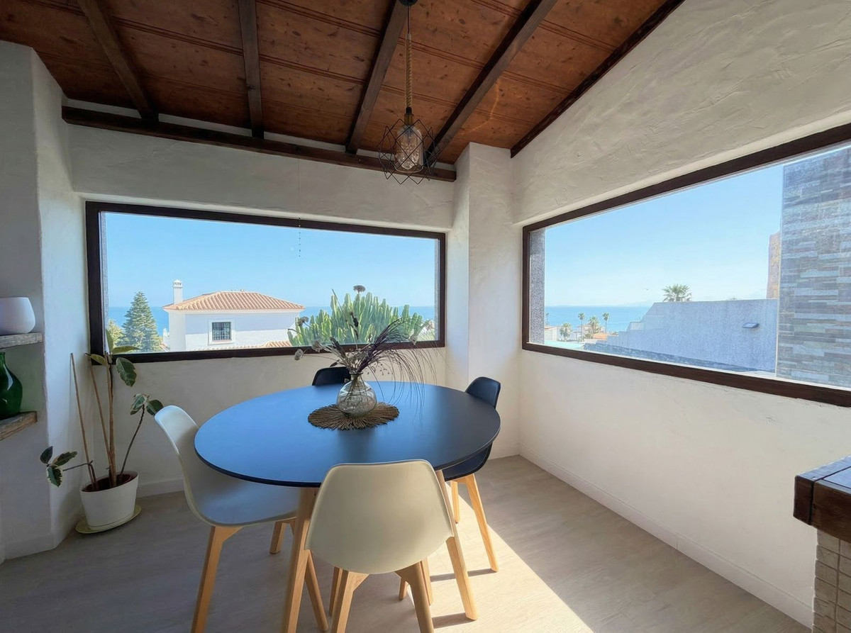 Se vende Villa - Chalet de 3 dormitorios en Costa Del Sol, Cadiz, España